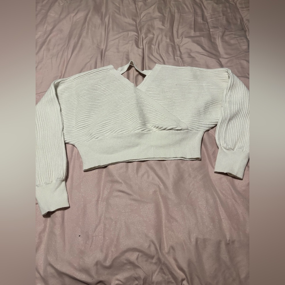 Cropped V-Neck Ribbed Knit Sweater in White